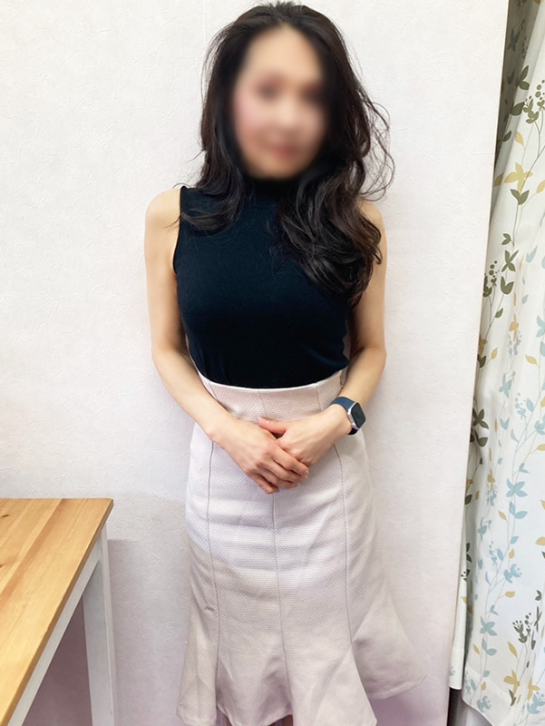 魔美　すずな